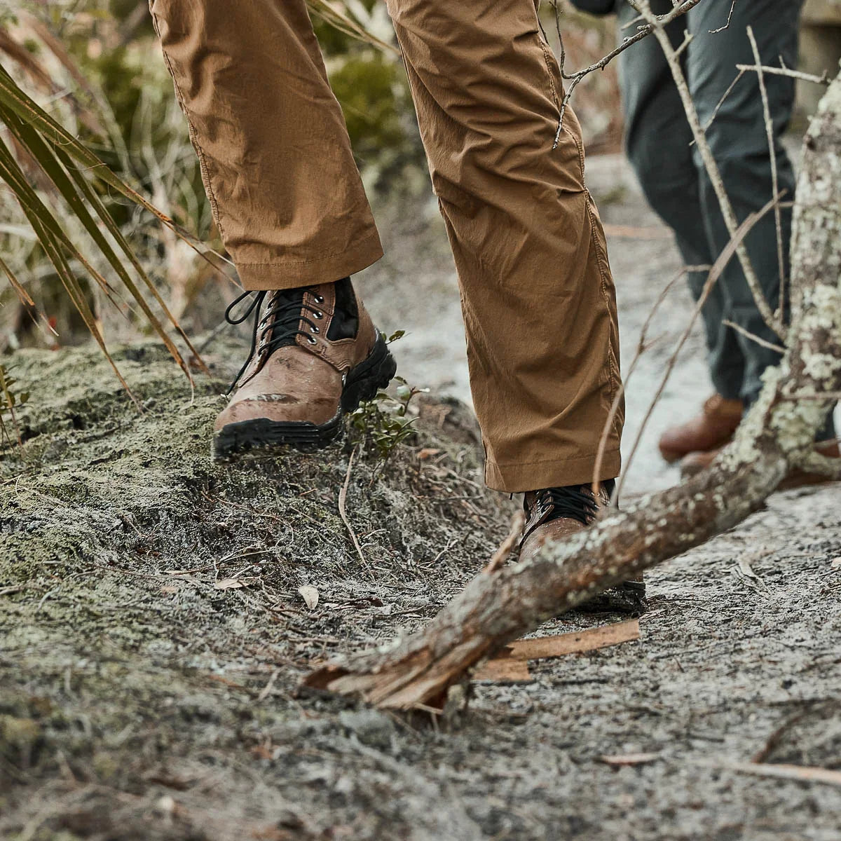 MACV-2 - Mid Top - Chestnut + Black